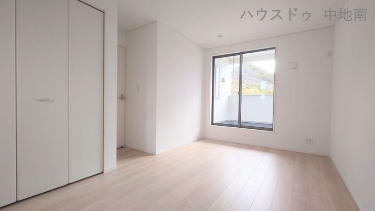 8畳の洋室は寝室に最適♪