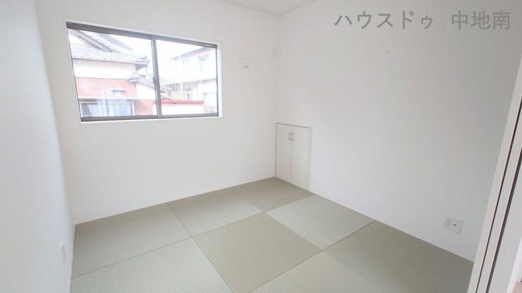 のんびりとくつろげる4.5帖の和室スペース♪