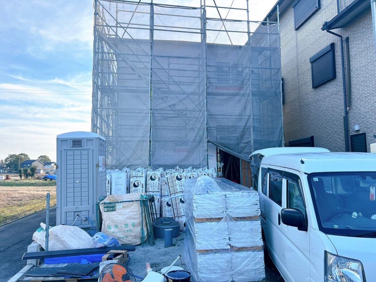 車がスピードを出しにくいため、交通事故のリスクが低減されます。歩行者や自転車が安全に通行しやすい環境です。