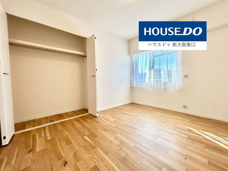 6.6帖の寝室です。
西向きの窓があります。