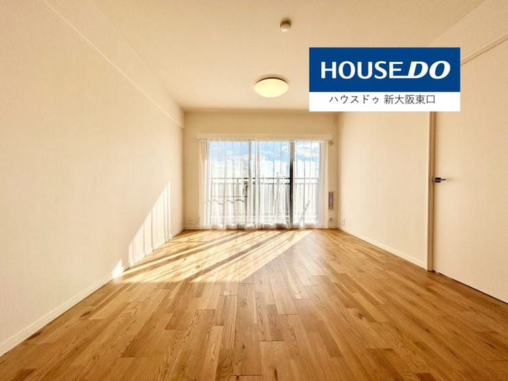 14.8帖のLDKです。
南向きにバルコニーがあります。