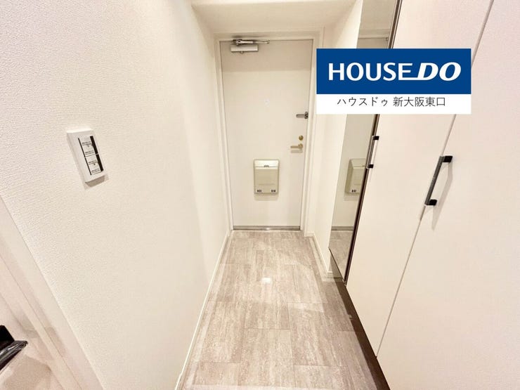 おしゃれなカラーリングの玄関です。