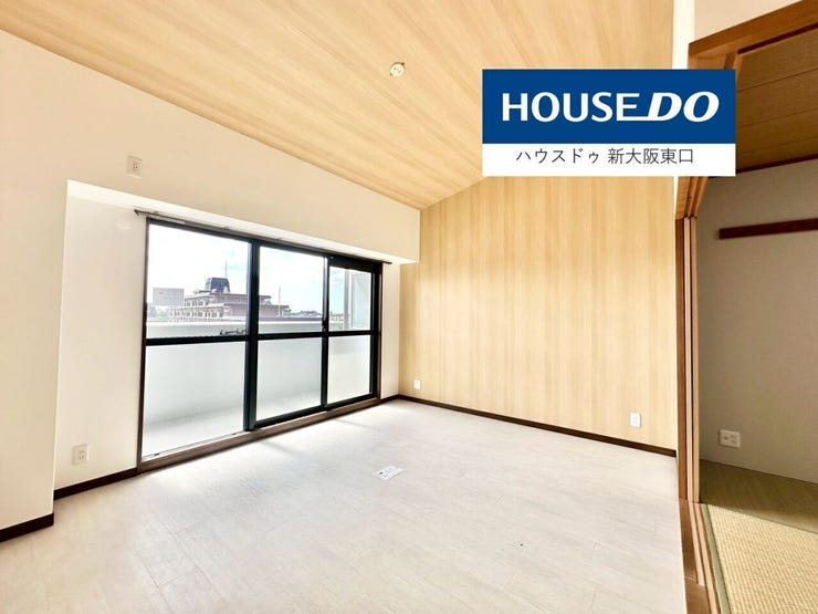 ダウンライトの間接照明で、お部屋全体が明るいです。