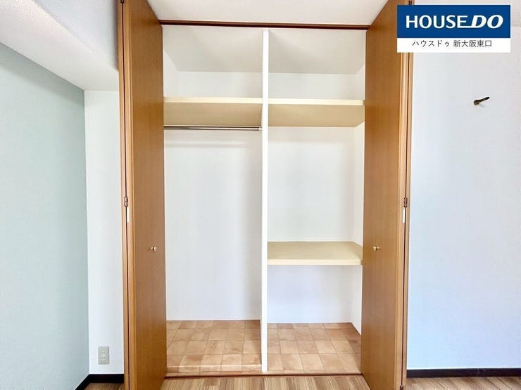 棚付きクローゼット
高さもあり大きな物も収納可能!