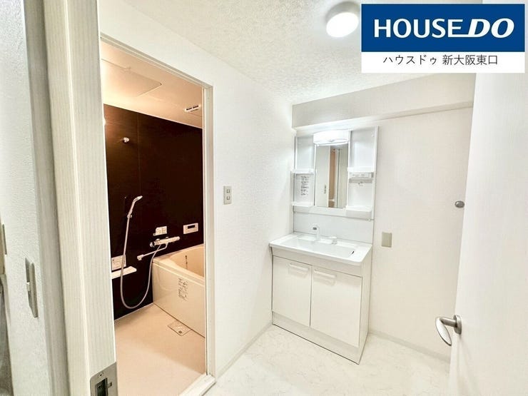 シャンプードレッサーは新調です。
水回りはトイレを含めて全面改装!!