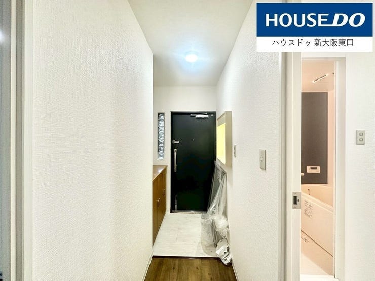 玄関のちょっとした鍵などをおくことができる飾り棚です