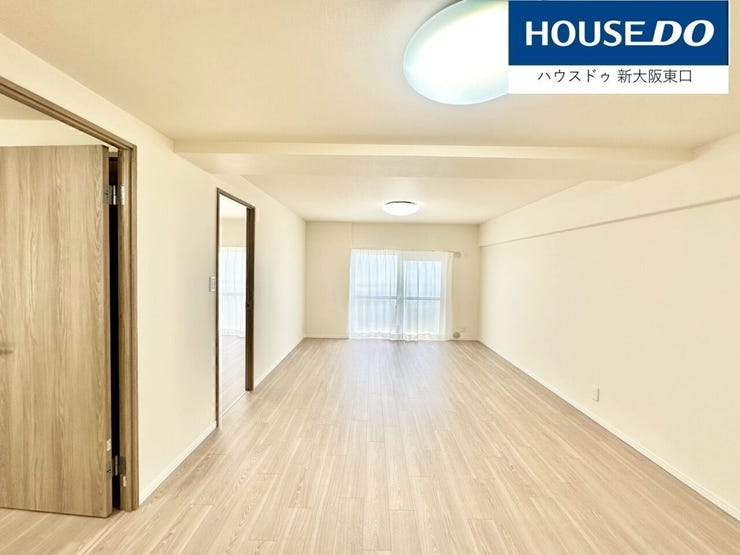 フローリング、クロスはすべて新品に交換されているので、まるで新築のようです