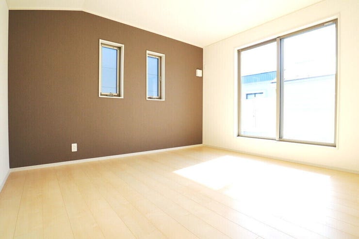 洋室 同仕様 
2面採光のお部屋は明るく風通しの良いお部屋です♪