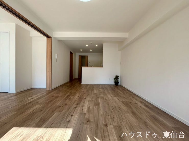 I型のリビングはさらに空間を広く見せてくれます♪どんなテイストのインテリアもはまりそうな空間です♪