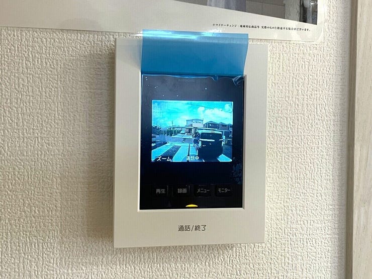 モニター付きインターホン 同仕様 
訪問者の顔が確認できるのでお子様の留守番も安心ですね♪