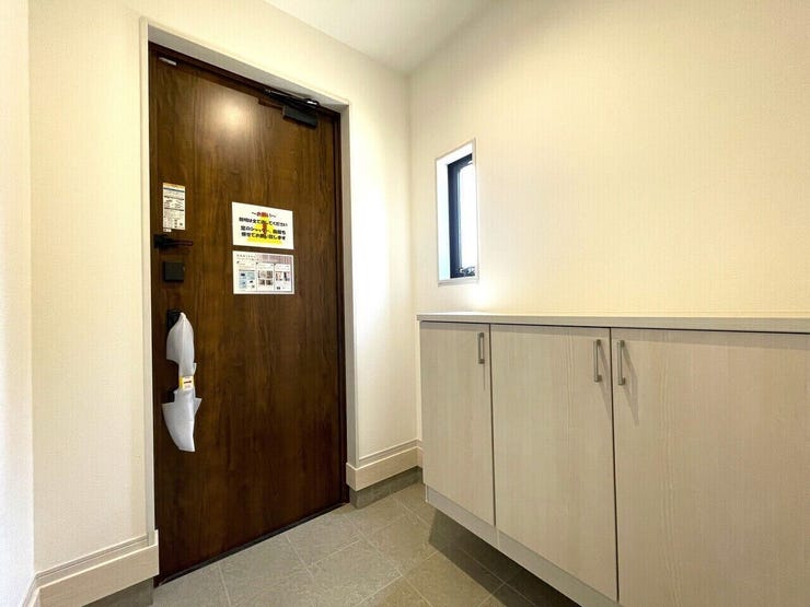 玄関 同仕様 
シューズボックス付の玄関♪
玄関がスッキリとお使いいただけます♪