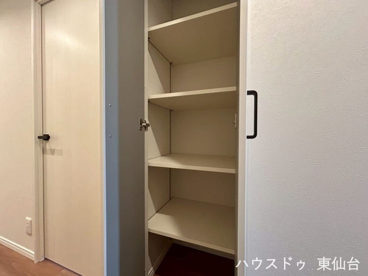 掃除道具や季節物の収納にぴったり。暮らしにゆとりが生まれます