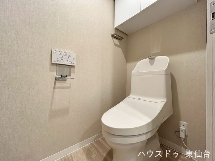 予備のペーパーも掃除用品も”見せない収納”でいつでも清潔をキープ