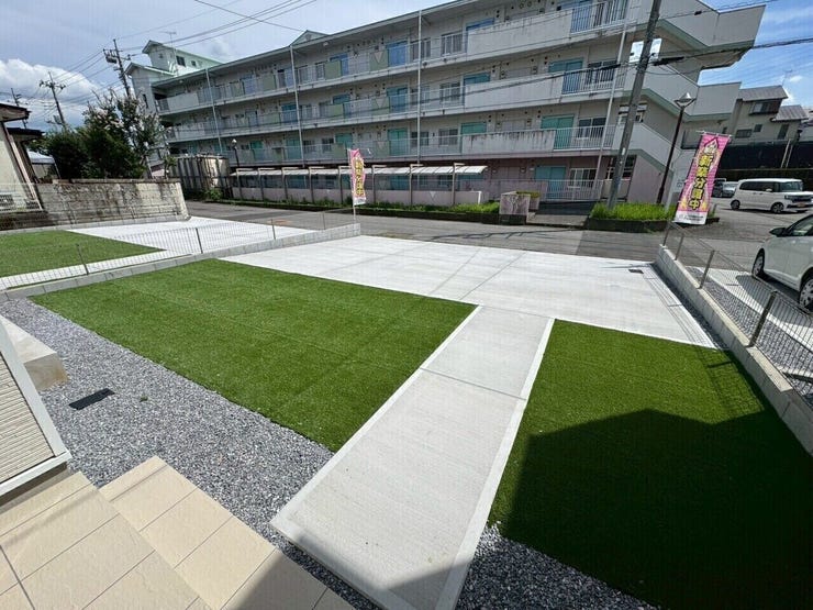 人工芝なのでお手入れも楽々です♪