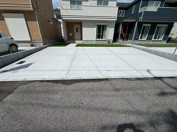 駐車場は3台以上可能です♪