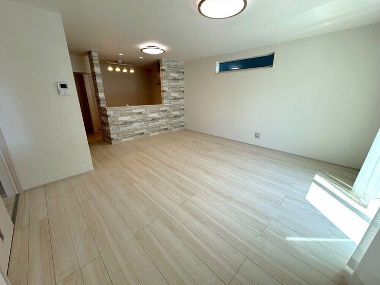 家具を置いても広々と使えるリビングです♪