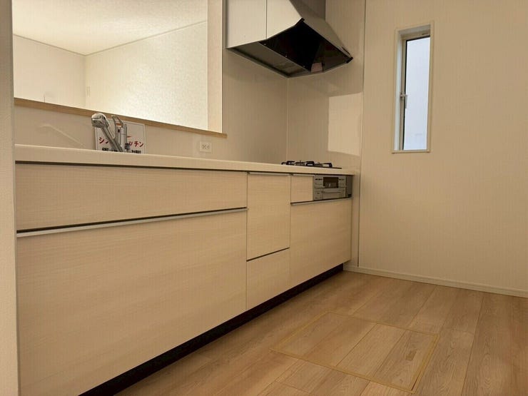 白を基調としたシステムキッチン