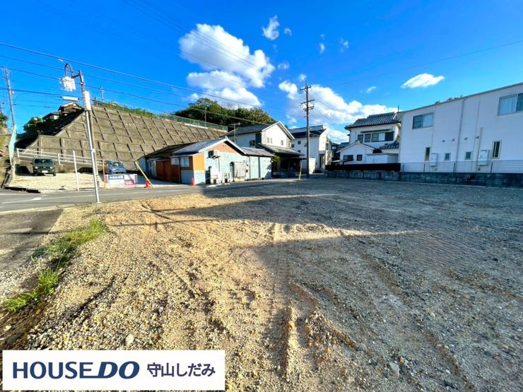 【小学校まで徒歩10分圏内】通学も快適で安心な距離。お子さまが自分で通学できる距離感で、毎日の歩行も健康的な習慣に。徒歩圏内の小学校なら、急な用事にもすぐに対応でき、学校との連携もスムーズですね。