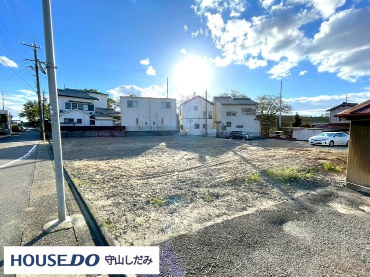 【スーパーまで徒歩15分圏内】日常のお買い物がもっと楽に。少し歩くだけで新鮮な食材が手に入る便利な距離感です。歩いているうちに近所の風景や新しい発見も楽しめ、健康的なライフスタイルにもぴったり。