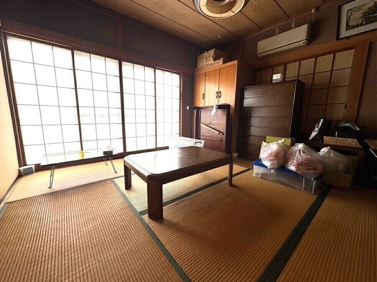 1階和室は落ち着いた雰囲気なので一休みにもいいですね。