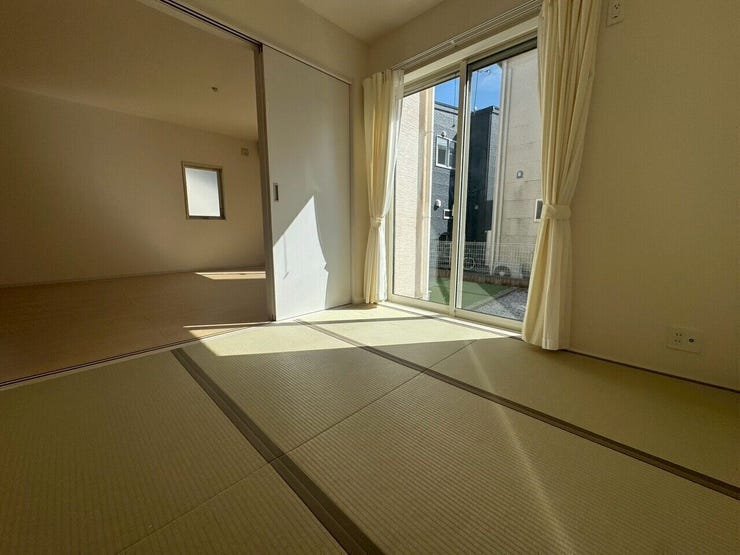 畳の調湿効果と柔らかさにより快適に過ごせますね。