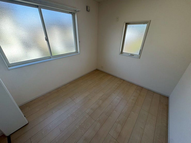 明るい採光で日中も心地よく過ごせる空間