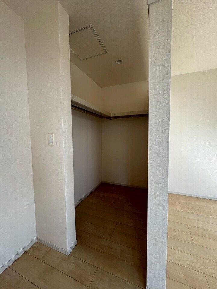 収納力のあるウォークインクローゼット