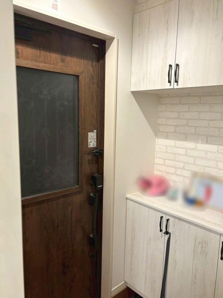 大容量のシューズボックスで、ご家族全員の靴をすっきり収納可能。整理整頓がしやすく、玄関まわりをいつも清潔に保てます。