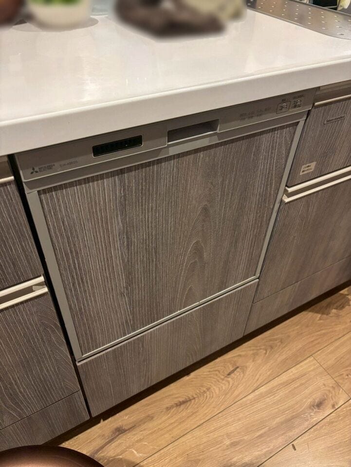 忙しい毎日をサポートする食洗機付キッチン。家族の食器もまとめて洗えて、家事の時間をぐっと短縮できます。