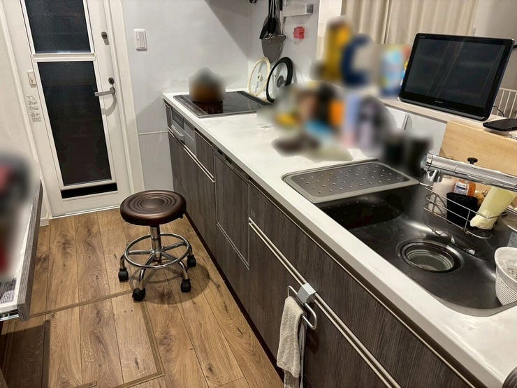 引き出しや棚が充実したキッチン収納は、毎日の料理や片付けをスムーズに。家族みんなが快適に使える工夫がされています。