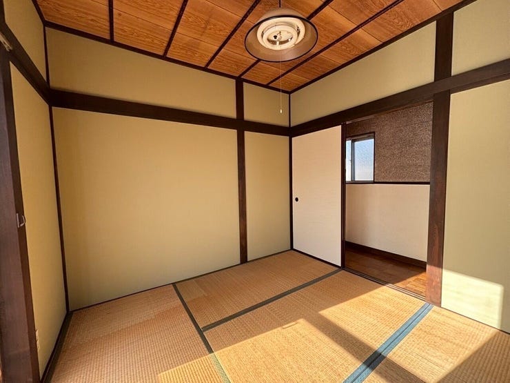 畳の調湿効果と柔らかさにより快適な環境で過ごせますね。