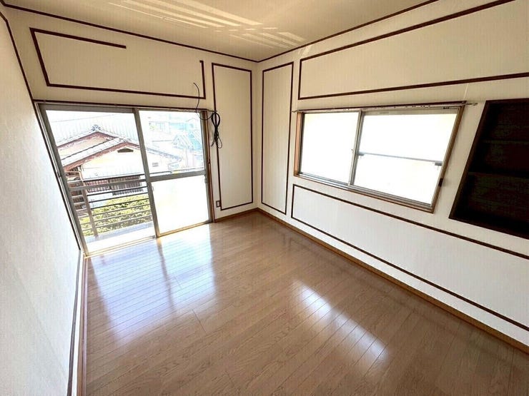 洋室はシンプルなデザインが特徴で、インテリアの自由度が高いのでお好きなお部屋にするのもいいですね。