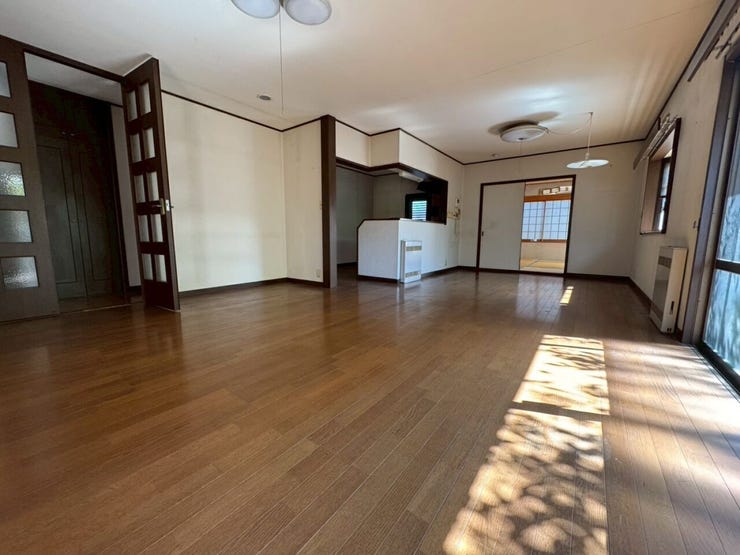 広々としたリビングは家族でくつろげる場所になります。