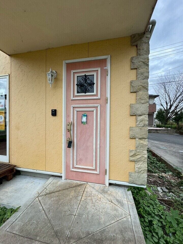 玄関扉も可愛らしいですね♪