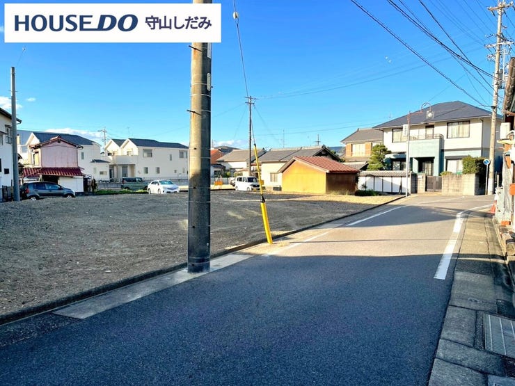 【前面道路】閑静な住宅街となっております。車通りも少ないので駐車も安心です。お子様のいるご家庭は安心して送り出せますね♪現地を実際に見ていただくことでしか分からない情報が沢山あります!