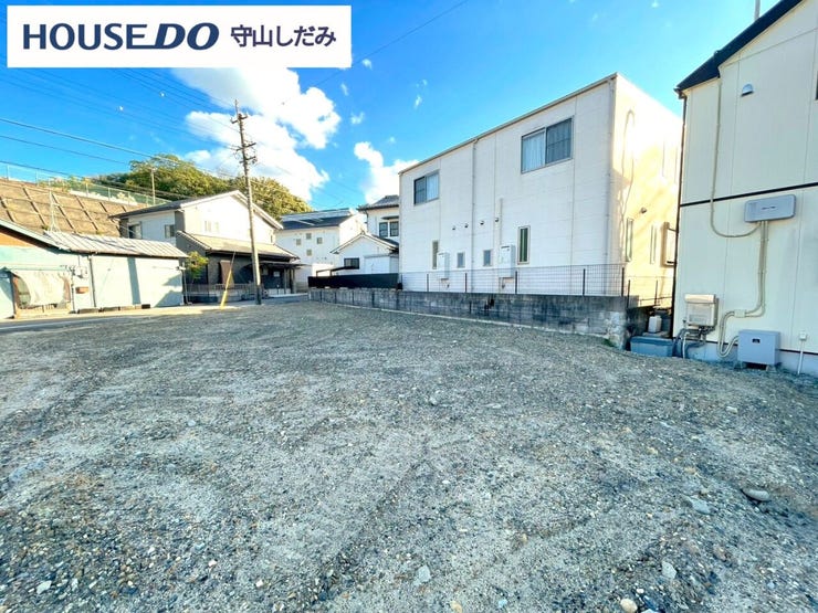 【小学校まで徒歩10分圏内】通学も快適で安心な距離。お子さまが自分で通学できる距離感で、毎日の歩行も健康的な習慣に。徒歩圏内の小学校なら、急な用事にもすぐに対応でき、学校との連携もスムーズですね。