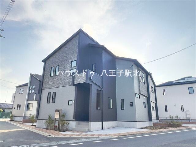 【外観】
外観が完成しました♪\お客様のご希望に沿った物件をご紹介&ご案内いたします!/お気軽にお問合せ下さいませ。