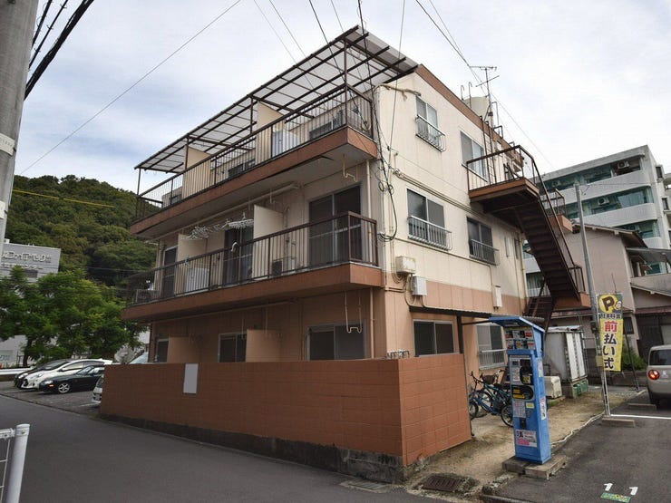 外観を南西側より撮影