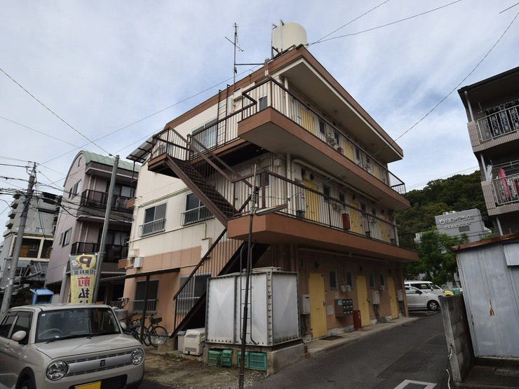 外観を南東側より撮影