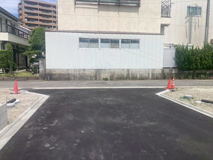 道路幅が広いことで、家の前が遮られることが少なく、日当たりが良くなり、家全体が明るい印象を受けます!