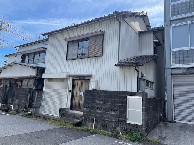 【外観】
2025/10/30 12時頃撮影