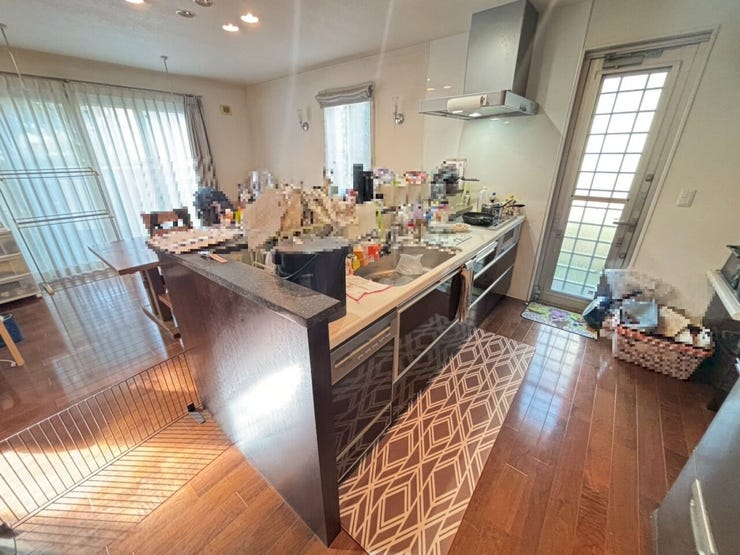 システムカウンターキッチンは家事をしながら家族とのコミュニケーションを取ることができます!