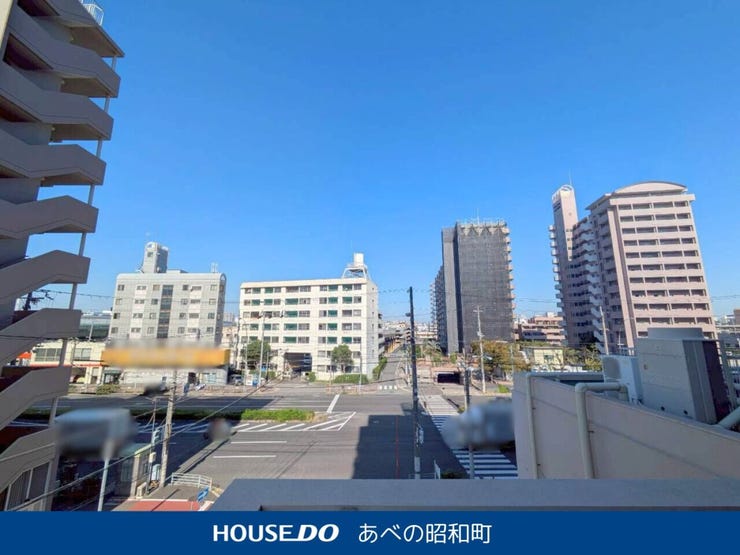 前面に建物がないため、視界が開けた開放的な南向きバルコニー