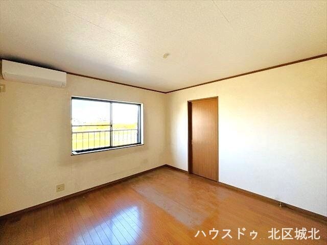 寝室はもちろん、テレワークや趣味の部屋としても活用できる洋室です。ライフスタイルの変化に合わせて柔軟に役割を変えられます。