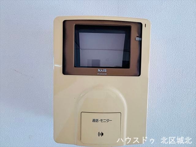 訪問者の声だけでなく映像でも確認できるため防犯対策になります。お子様のお留守番や夜間の来客時も安心です。