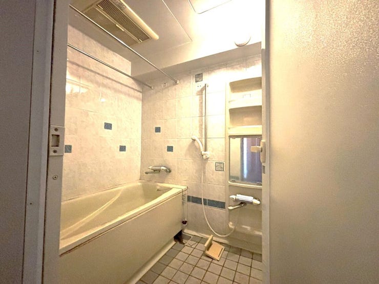 ◆淡いカラーを基調とした浴室は1日の疲れを洗い流せるゆったりとしたスペースです。