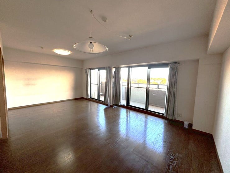 ◆20帖以上のリビングは南東向きで陽当たり良好!家族での共有空間が広々とお使いいただけます☆