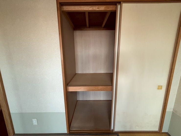 ◆押入れは奥行きもあり、お布団や季節の衣類や電化製品などもたっぷり収納できますね♪