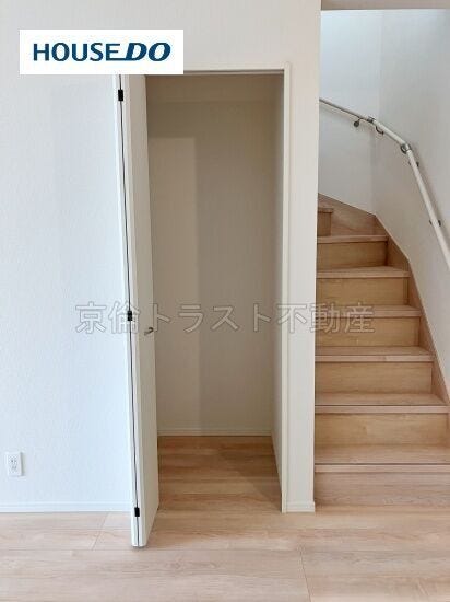 リビング階段のプランです。自然にご家族とのコミュニケーションが増えそうです!階段下を使用した収納もあります◎