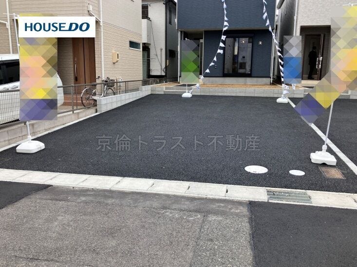 並列2台×2列で計4台(車種による)の駐車が可能です!